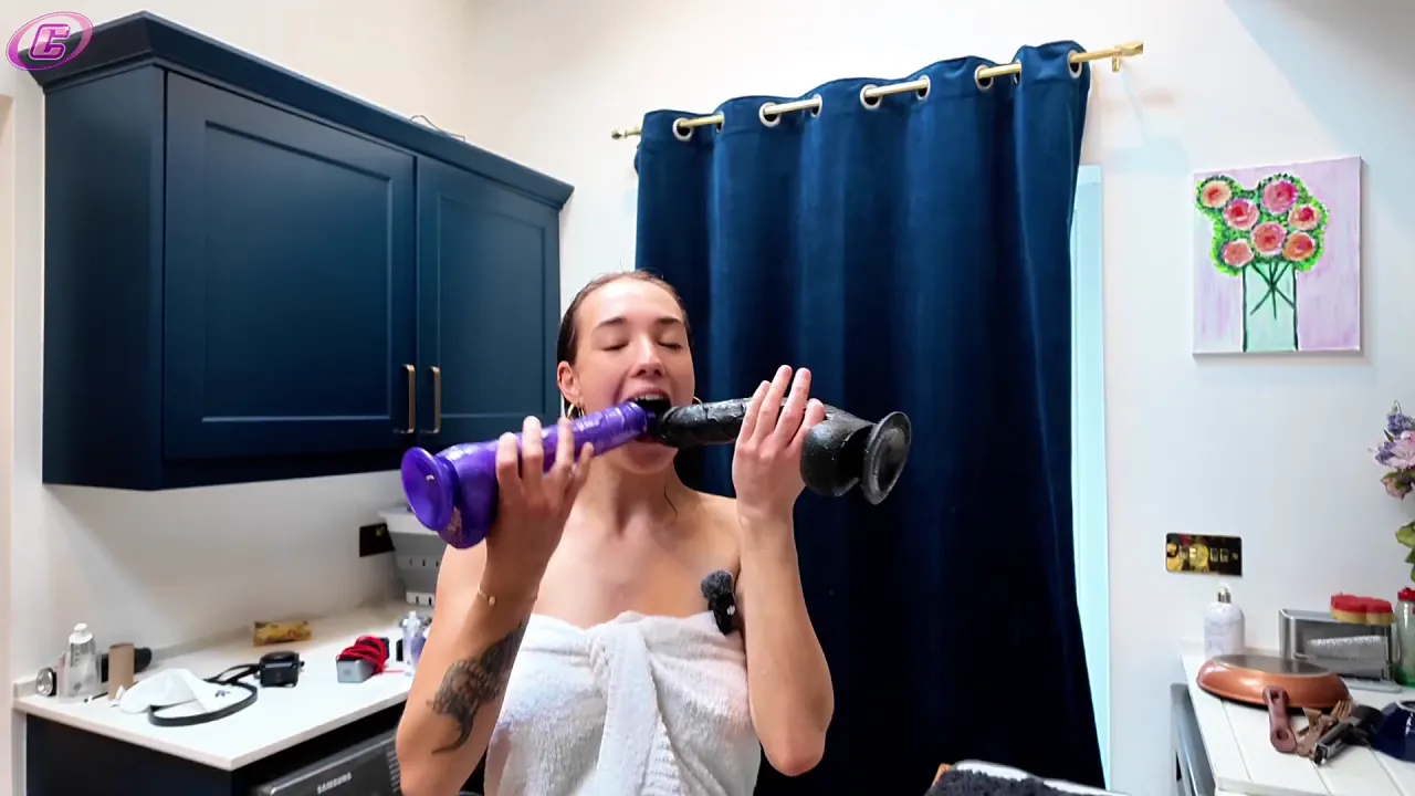Petite babe Cheekymz masturbates with big dildos in the shower