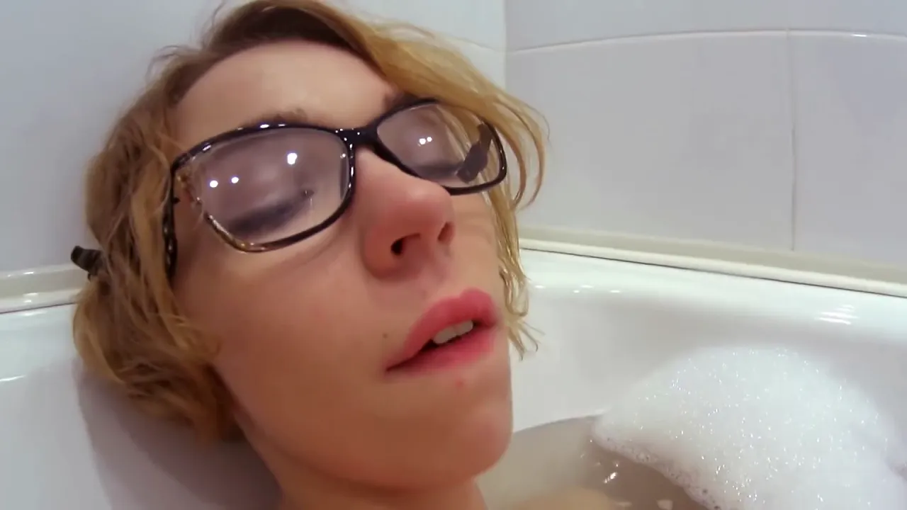 Russian blonde Deepbunnyhole strokes her shaved pussy to orgasm in a bubble bath