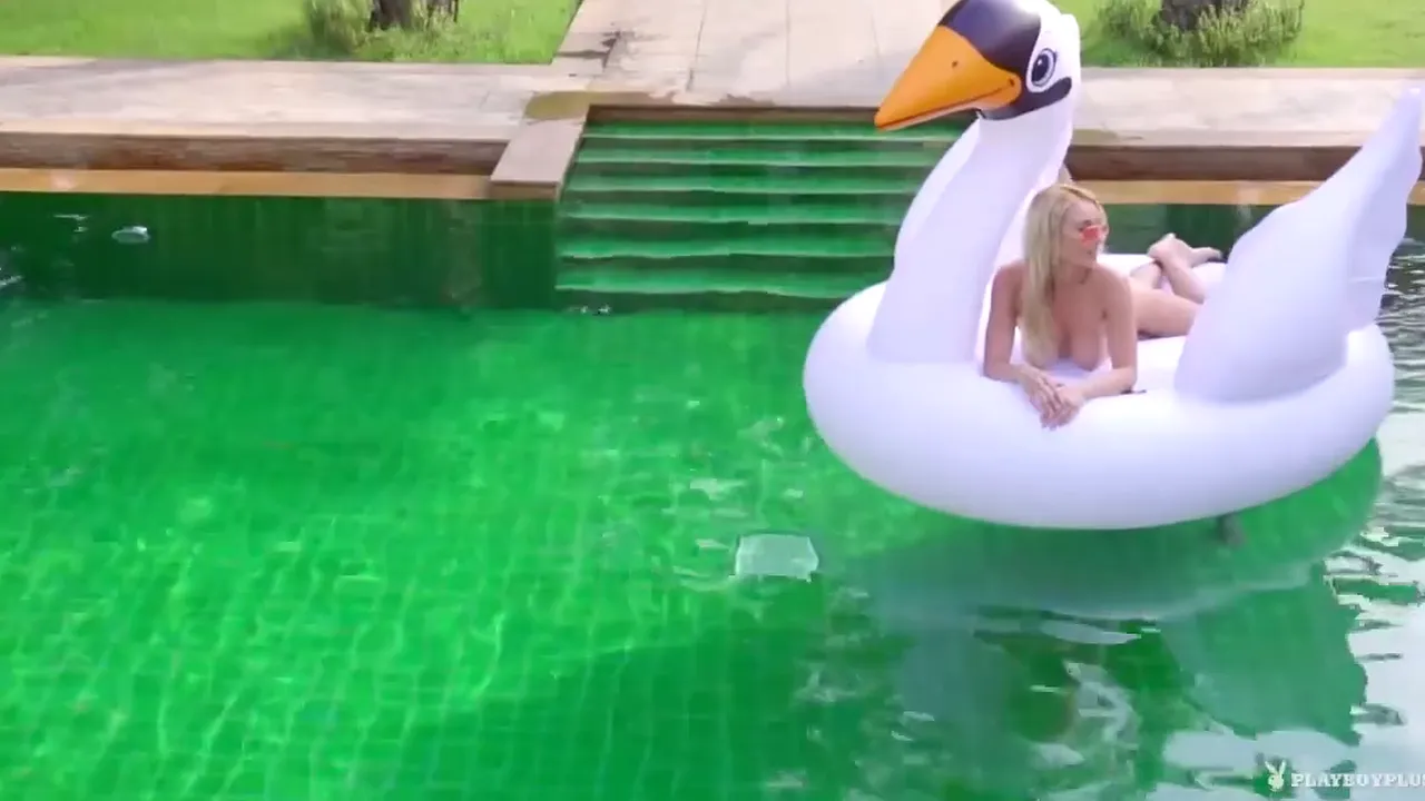 Blonde babe Eva Green strips naked for solo poolside fun
