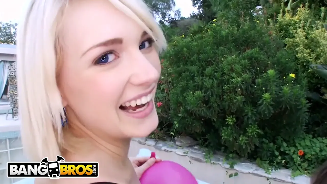 Siri PAWG with huge tits gets hard fucked outdoors