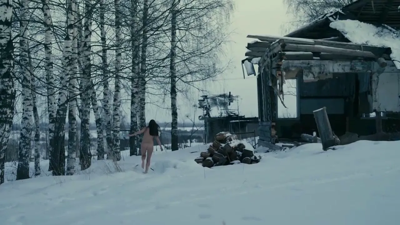 Celebrity Alisa Shitikova runs naked through the snow