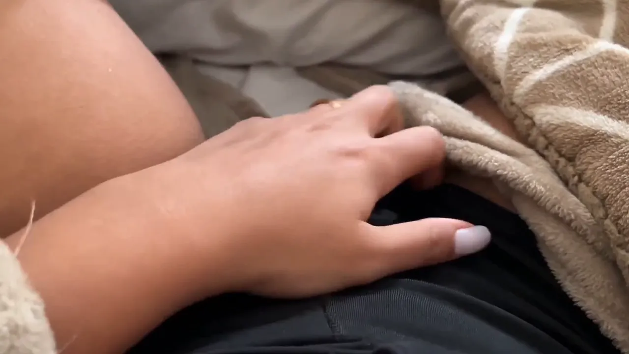 Latina solo girl plays with her hairy pussy and cums