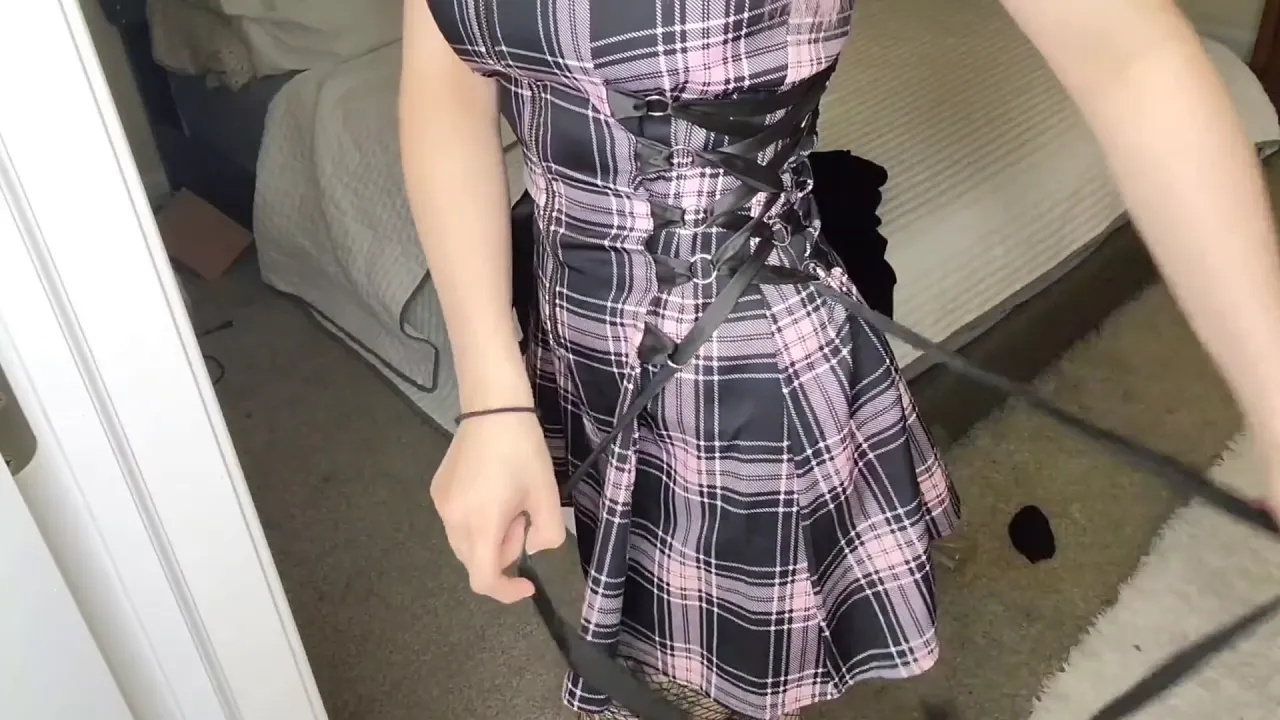 Breanna Vanity, the hot e-girl, masturbates with a fucking machine in solo video