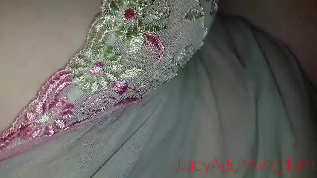 Hairy girl uses vibrator to masturbate before getting fucked