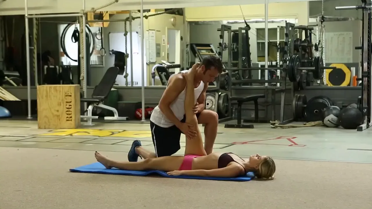Blonde babe Jessa Rhodes gets her pussy licked and fucked by a guy at the gym