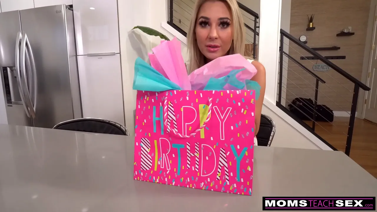 Jordan Maxx, the MILF in lingerie, seduces her POV partner with big tits and a blowjob