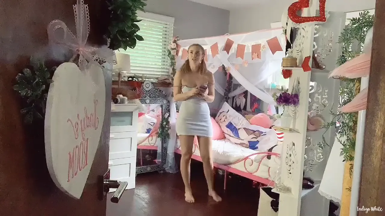 Indigo White's exclusive masturbation video with a sex toy