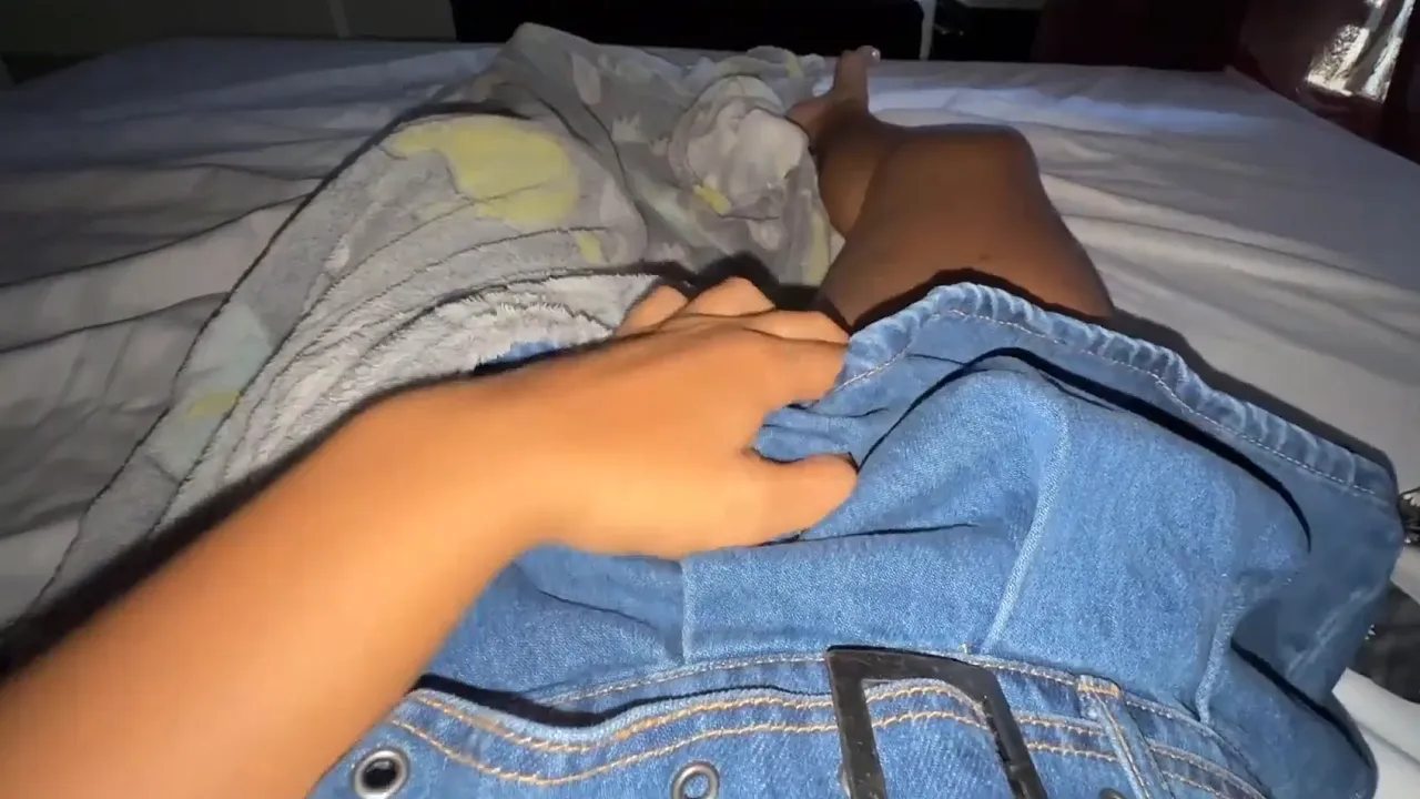 Lonely Latina fingers her large, juicy pussy until she cums