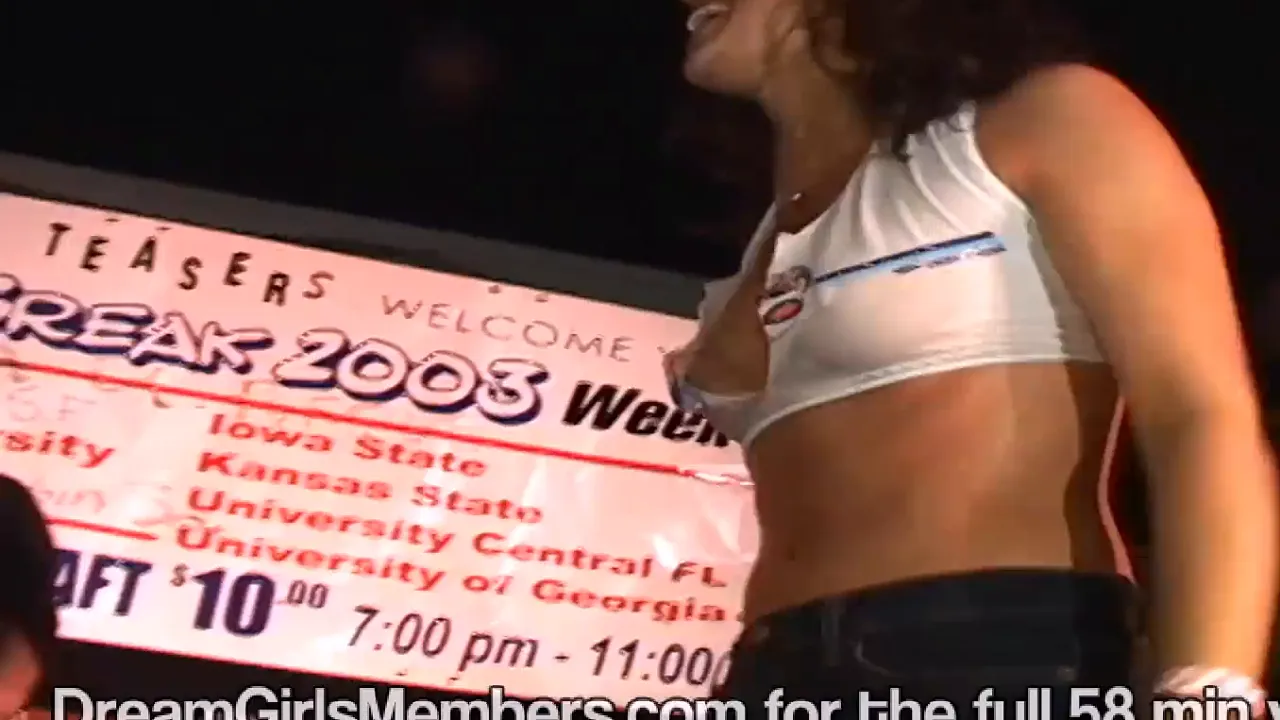 College girls strip naked and flash on Spring Break in public