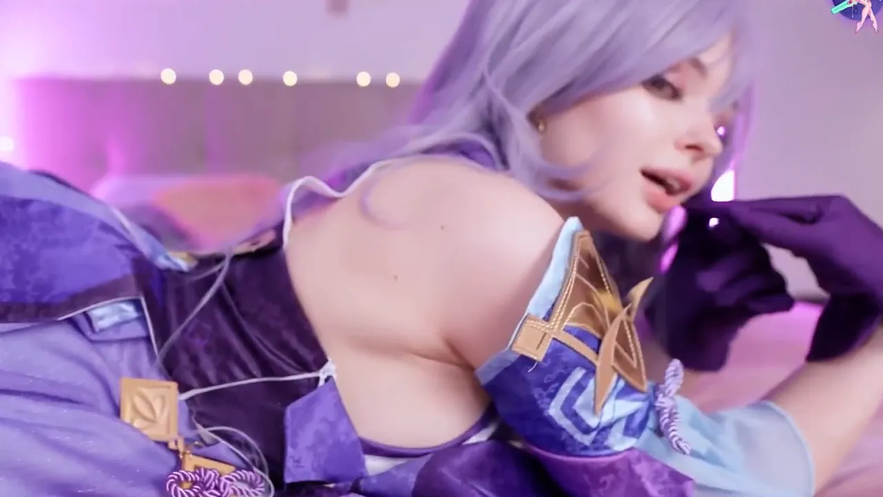 Genshin cosplay amateur uses big toys for double penetration solo anal and pussy fun