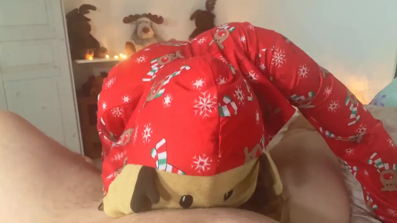 Real German couple has sex and handsjobs at Christmas