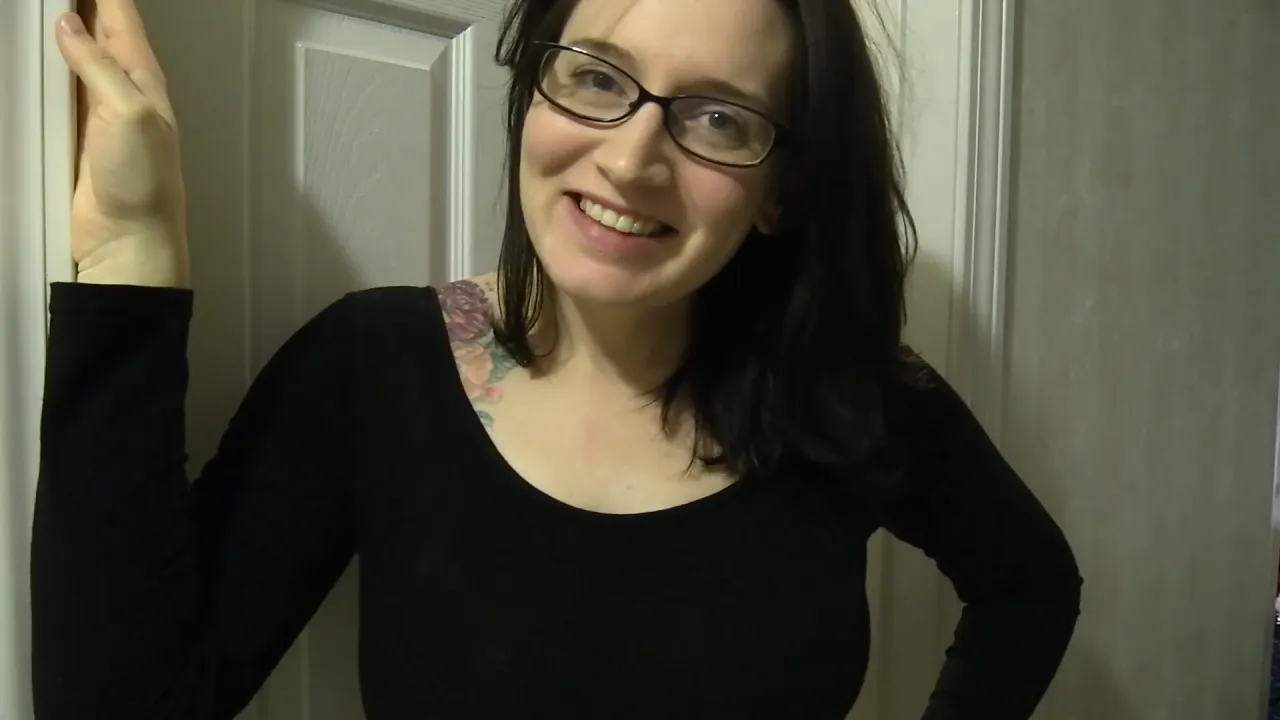Stepmom Bettie Bondage masturbates with a toy in POV video