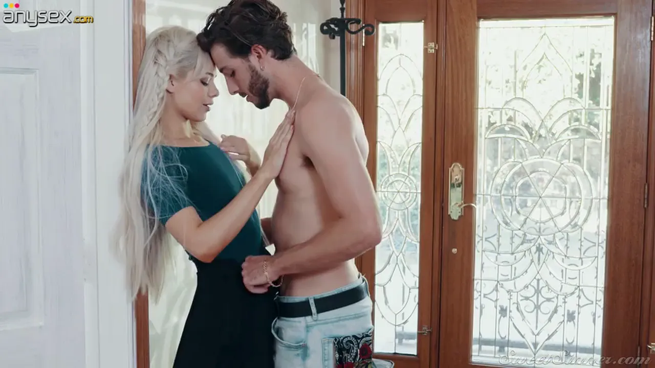 Elsa Jean's petite body gets fucked by her new boyfriend