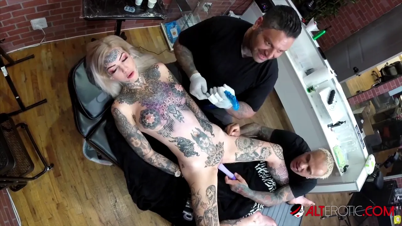 Sascha plays with Amber Luke's big tits as she gets a tattoo and piercing
