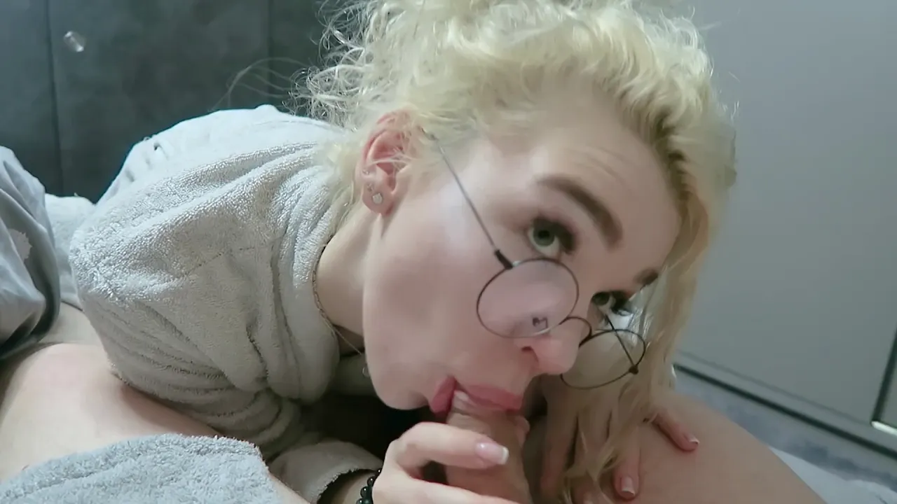 Amateur big ass blowjob video
