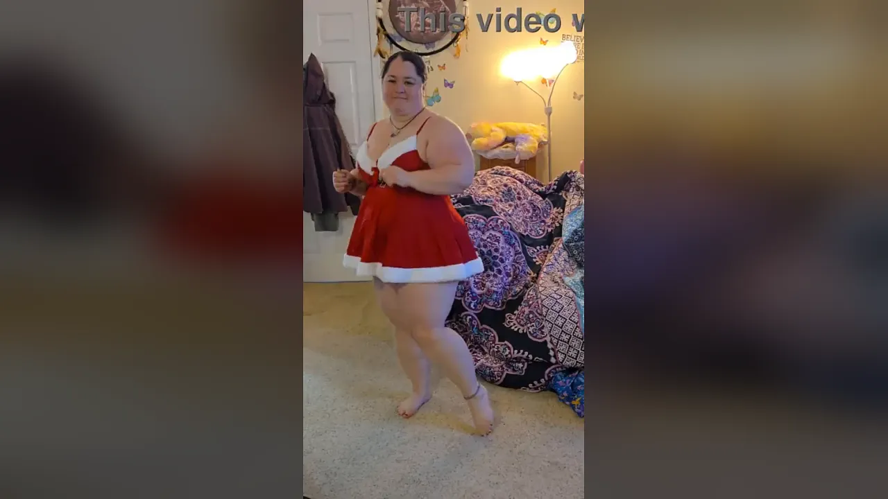 BBW Sydney592173 strips naked and dances seductively in solo video