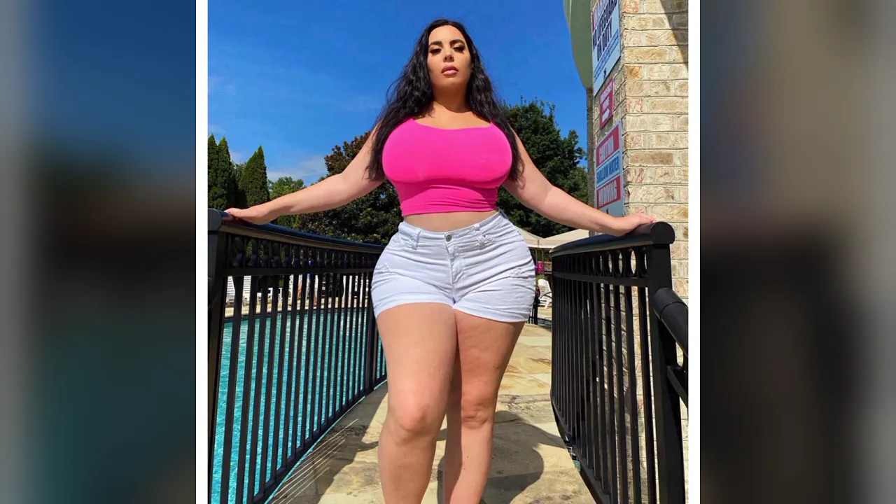 Beautiful plus size model shows off her big booty