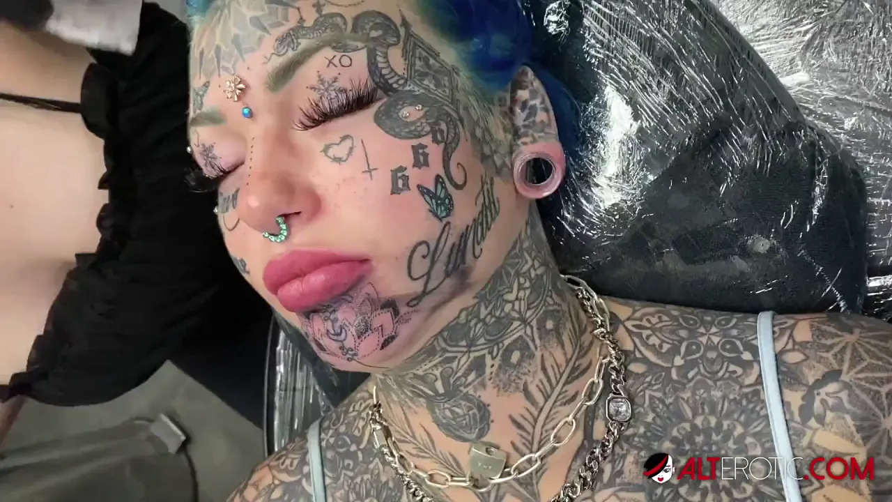 Australian tattoo artist Amber Luke shows off her new chin ink and big tits