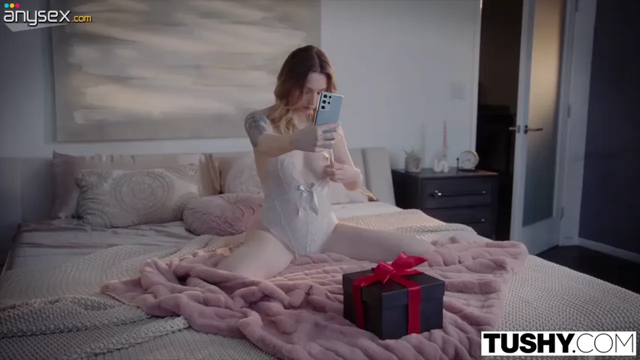 Gorgeous blonde gets her tight butthole fucked hard in anal sex